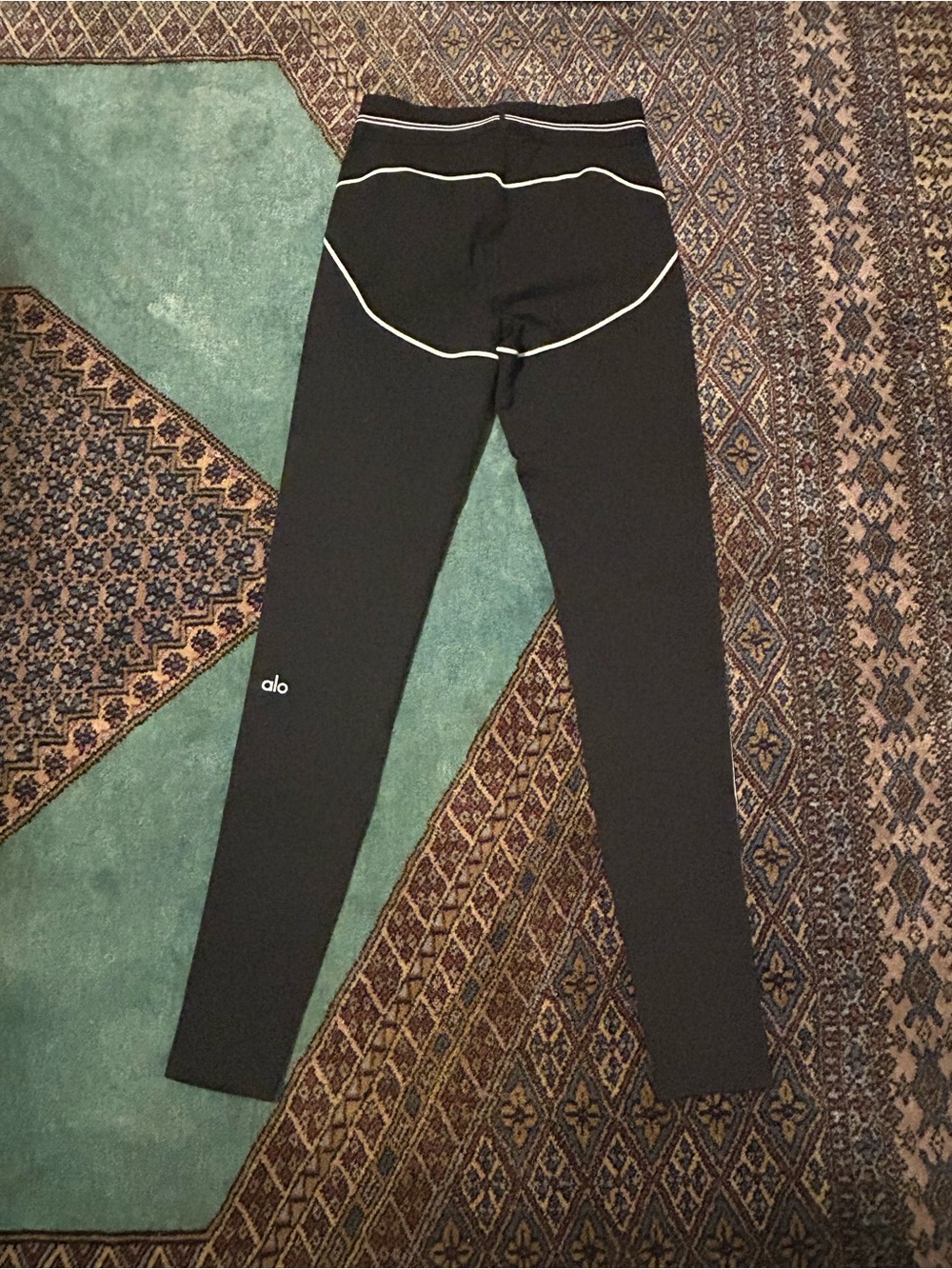 ALO Heart Throb Leggings - Picture 3 of 4